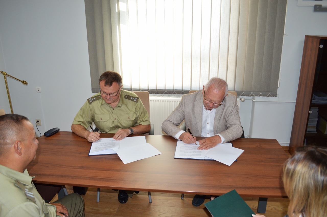 Zdjęcia z podpisania porozumienia z WKU
